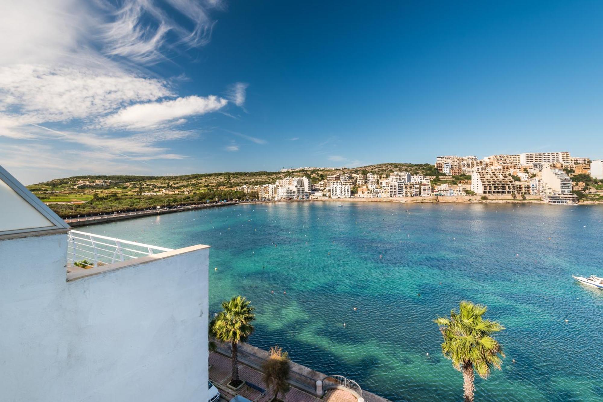Blue Harbour 2 Bedroom Seafront With Stunning Seaviews - By Getawaysmalta Appartement *