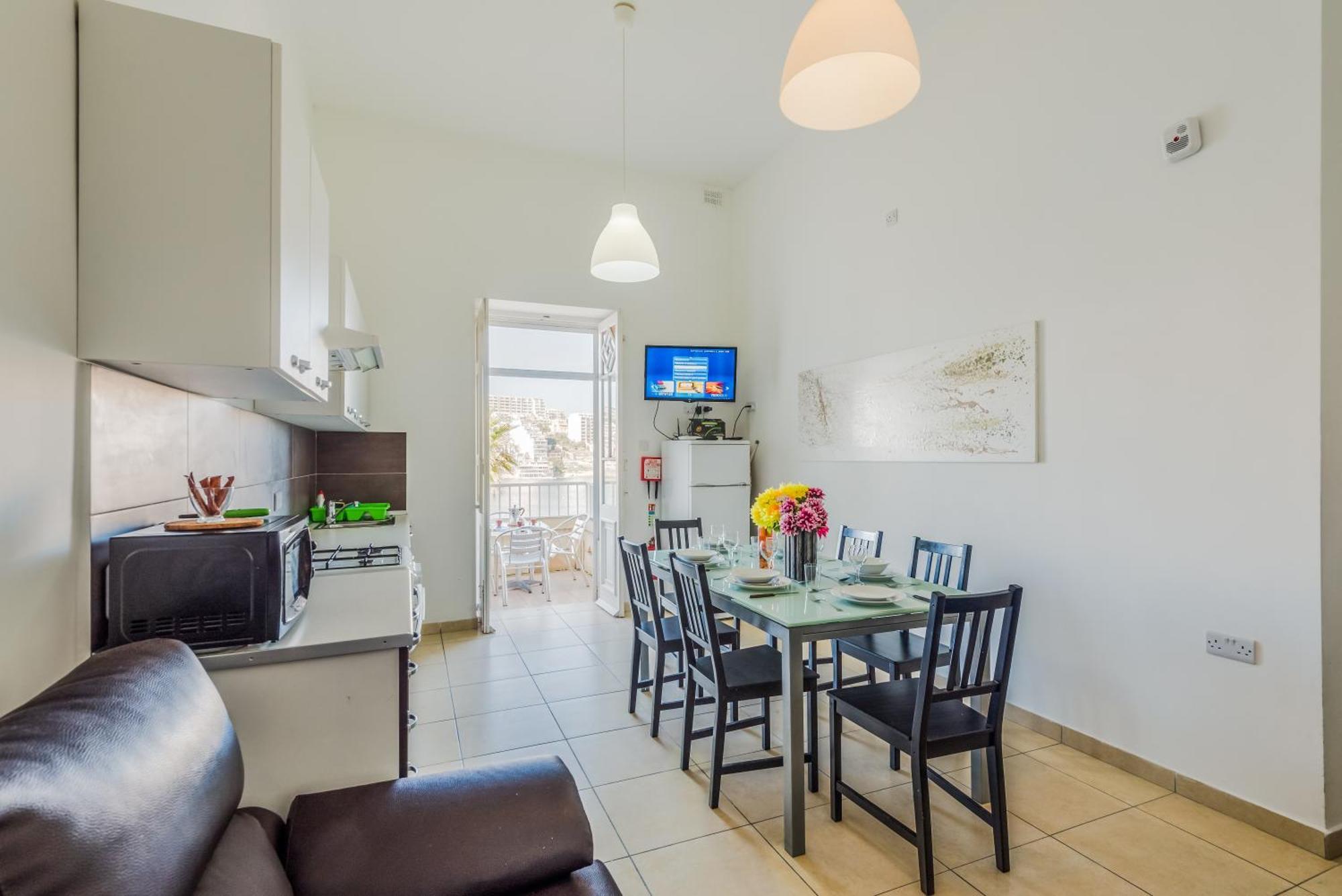 Blue Harbour 2 Bedroom Seafront With Stunning Seaviews - By Getawaysmalta Appartement *