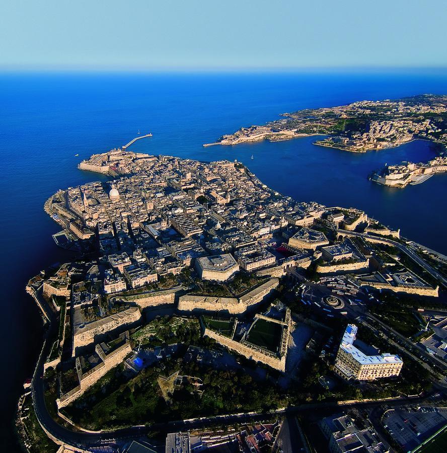 Blue Harbour 2 Bedroom Seafront With Stunning Seaviews - By Getawaysmalta Appartement